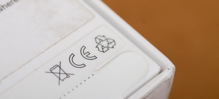 Las claves para reducir el error de marcado en productos, según el material