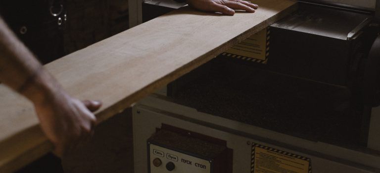 Impresión industrial en madera: qué tener en cuenta y qué equipos adquirir